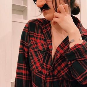 black/red plaid flannel